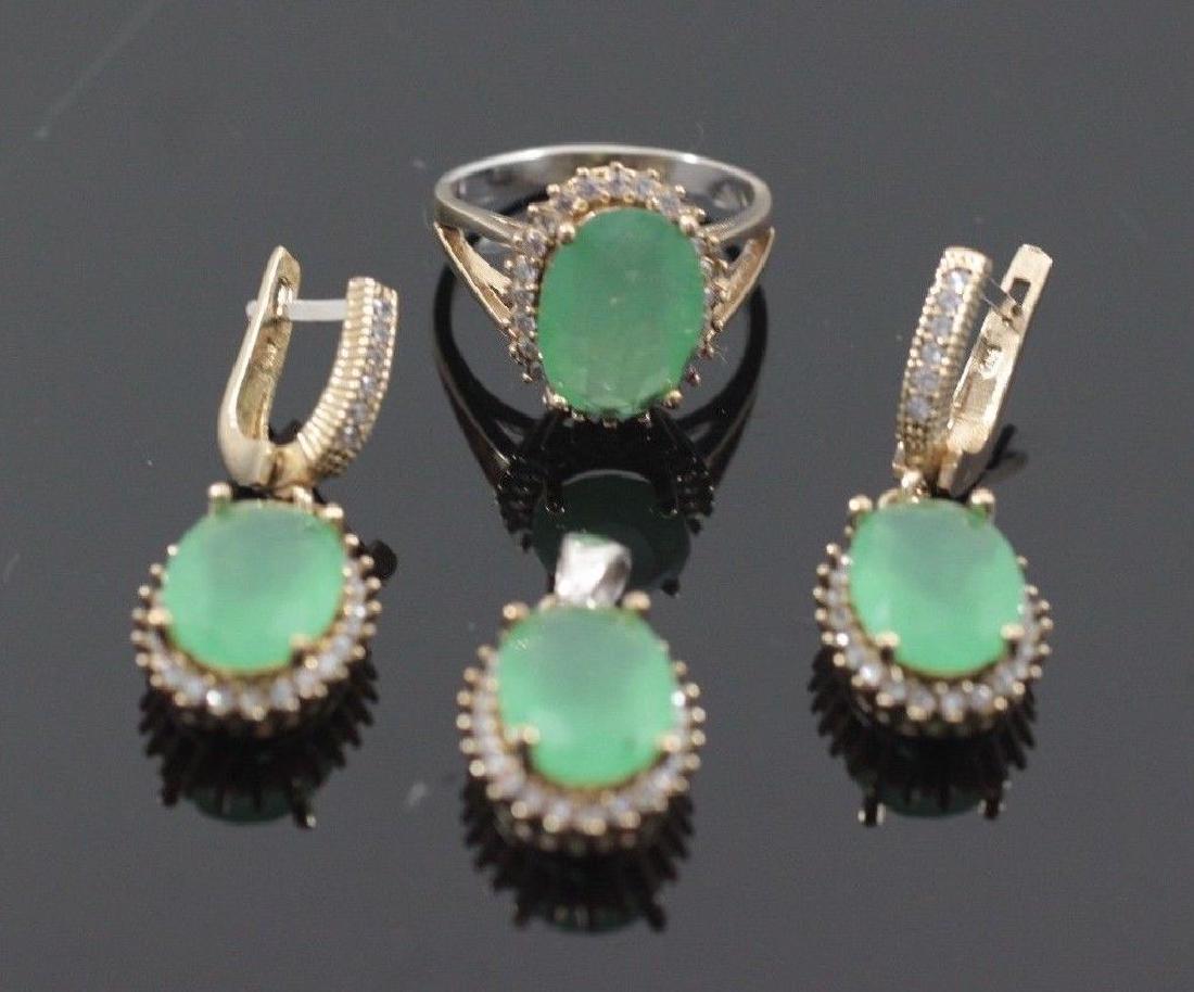 Sterling Silver 925 Emerald Ring size 9 (1 of 7)