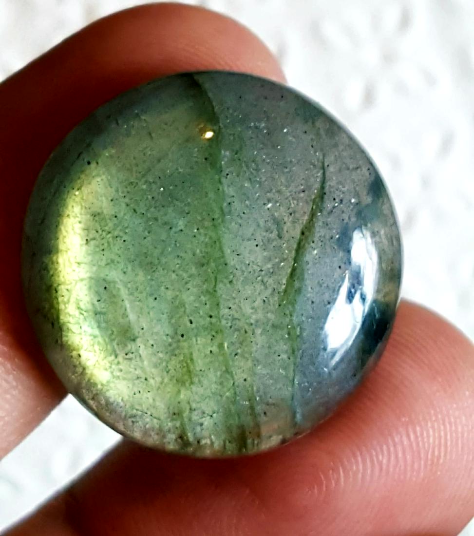 SUPREME QUALITY NATURAL LABRADORITE IN EXCELLENT: Item: SUPREME QUALITY NATURAL LABRADORITE IN EXCELLENT CUTTING Origin: africa Weight: 38 carat No Reserve: This lot starts at $1 and has no reserve as a courtesy so that collectors can determine the t
