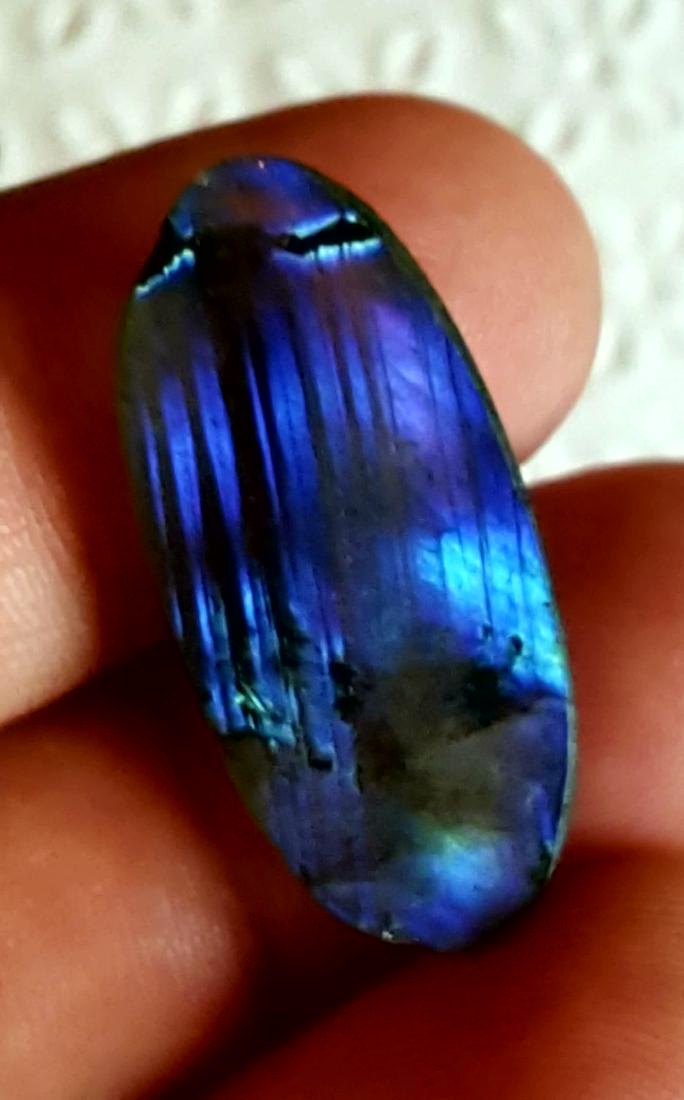 SUPREME QUALITY NATURAL LABRADORITE IN EXCELLENT: Item: SUPREME QUALITY NATURAL LABRADORITE IN EXCELLENT CUTTING Origin: africa Weight: 19.5 carat No Reserve: This lot starts at $1 and has no reserve as a courtesy so that collectors can determine the