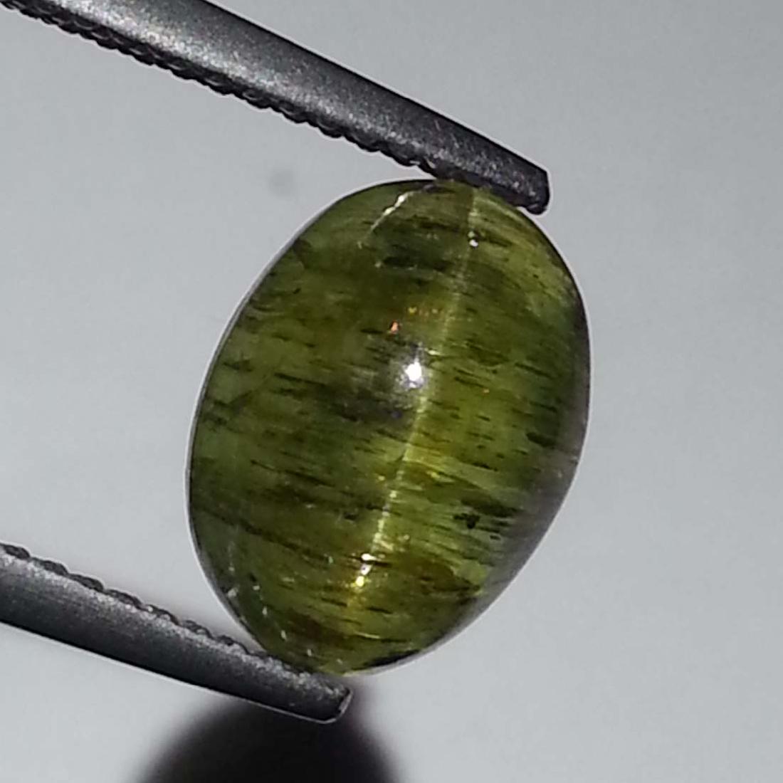 Excellent Honey Green Natural Apatite cat's Eye - 5.30: Item: Excellent Honey Green Natural Apatite cat's Eye - 5.30 ct Color/Clarity: Semi -Transparent Loose gemstone Carat Weight: 5.3 Size (mm): 10.60 x 8.00 x 6.90 Oval - Africa No Reserve: This lot star