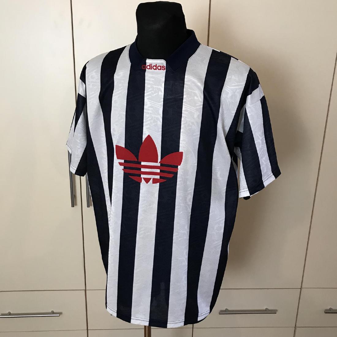 Men‘s Adidas Trefoil Logo T-Shirt Size 42/44 Chest XL: Men‘s Adidas Trefoil Logo T-Shirt Size 42/44 Chest XL Vintage Synthetic 42/44 Chest XL Pit to pit24.5 Inches No Reserve: This lot starts at $1 and has no reserve as a courtesy so that collectors can
