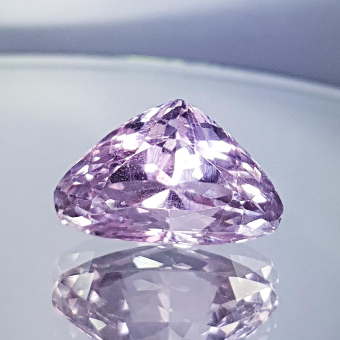 Narutal Moonstone Cat's Eye - 18.68 ct: Item: Narutal Moonstone Cat's Eye - 18.68 ct Loose gemstone Color/Clarity: VVS Carat Weight: 18.68 Size (mm): 18.65 x 14.20 x 9.15 Oval - India No Reserve: This lot starts at $1 and has no reserve as