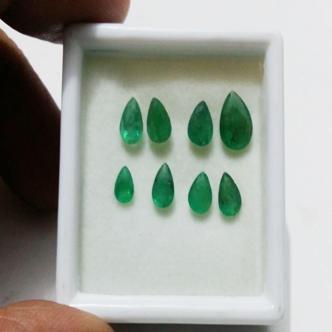 Natural Green Colombian Emerald Wholesale Lot: Item: Natural Green Colombian Emerald Wholesale Lot Gemstones: Emerald Weight: 4.46 Size/Dimensions: 6 X 4 X3 AVG Number of Pieces: 8 Please note that this lot has a confidential reserve. When you lea