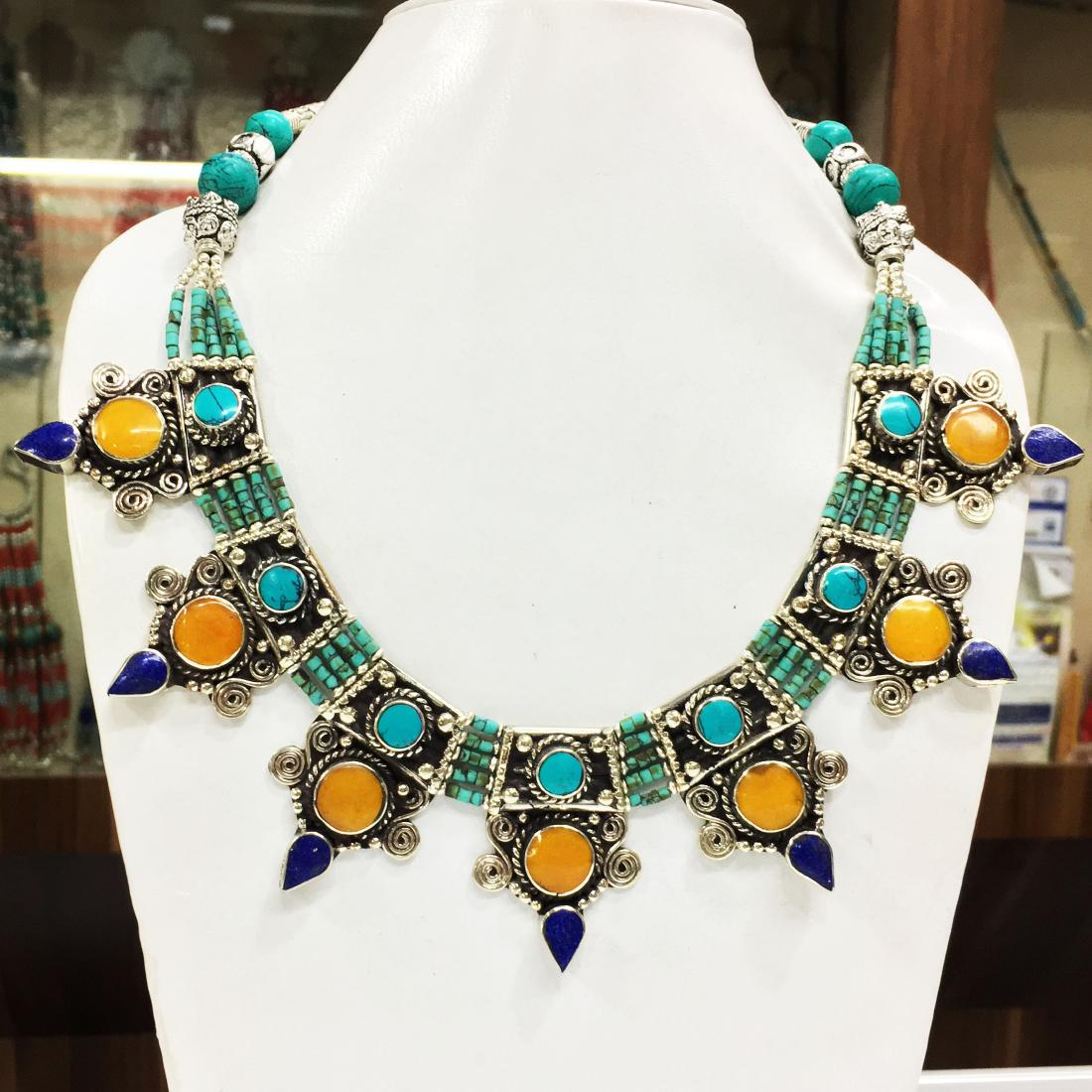 Traditional Choker Necklace: Item: Traditional Choker Necklace Handmade Origin: Tibetan Metal Purity: Tibetan silver Gemstones: Turquoise & Coral Size (inches): 20 Please note that this lot has a confidential reserve. When you le