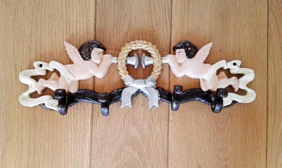 A wonderful cast iron coat rack (1 of 4)