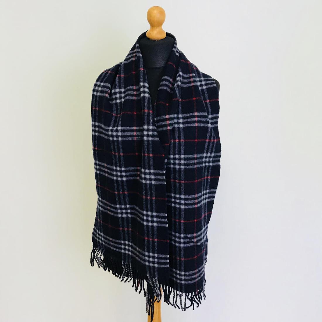 Vintage Burberry Lambswool Big Scarf / Shawl: Vintage Burberry Lambswool Big Scarf / Shawl Vintage 100% Lambswool Color: Dark Blue Measurements: 72 x 13 in. Please note that this lot has a confidential reserve. When you leave a bid in advance of