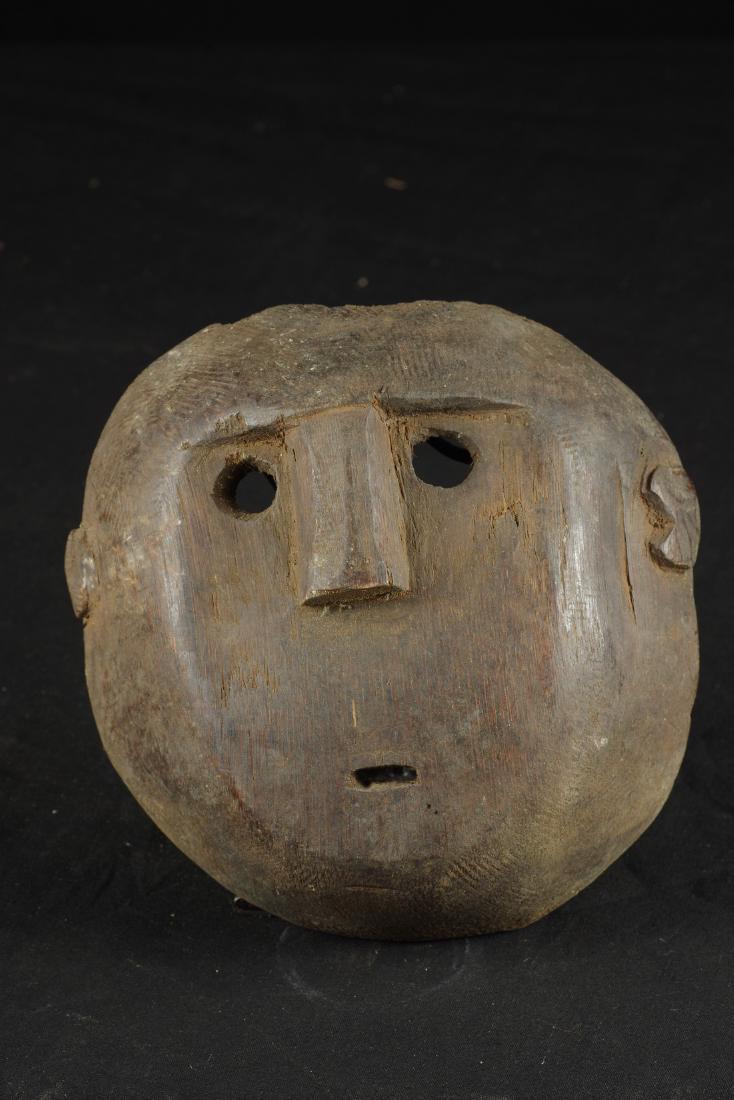 Mask with round shape (1 of 10)