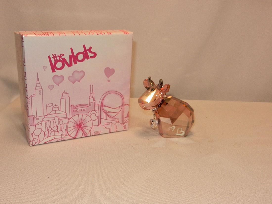 Swarovski Crystal Charming Mo, Limited Edition (Cow) #: Title: Swarovski Crystal Charming Mo, Limited Edition (Cow) # 1089201 Maker: Swarovski Origin: Austria Date/Period: 2011 Materials: Crystal Size: 3.5" This Swarovski Crystal Charming Mo, Limited Editi