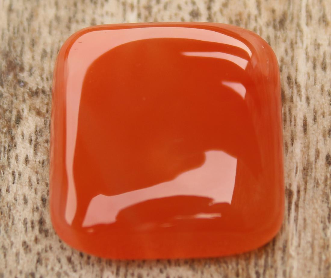 22.20 Ct Natural Carnelian: Gemstone : Natural Carnelian Origin : India Weight: 22.10 carats Dimensions: 19.3x17.7x6.7 mm Shape : Rectangular Cabochon Color: orange Transparency: translucent Treatment: none No Reserve: This lot 