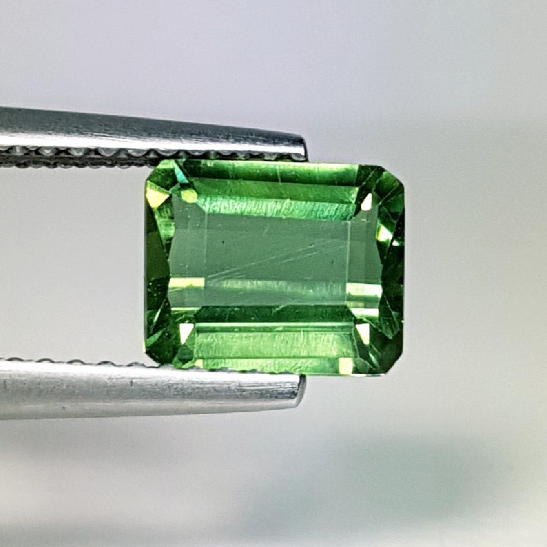 IGI CERTIFIED Natural Apatite - 1.69 ct (1 of 5)