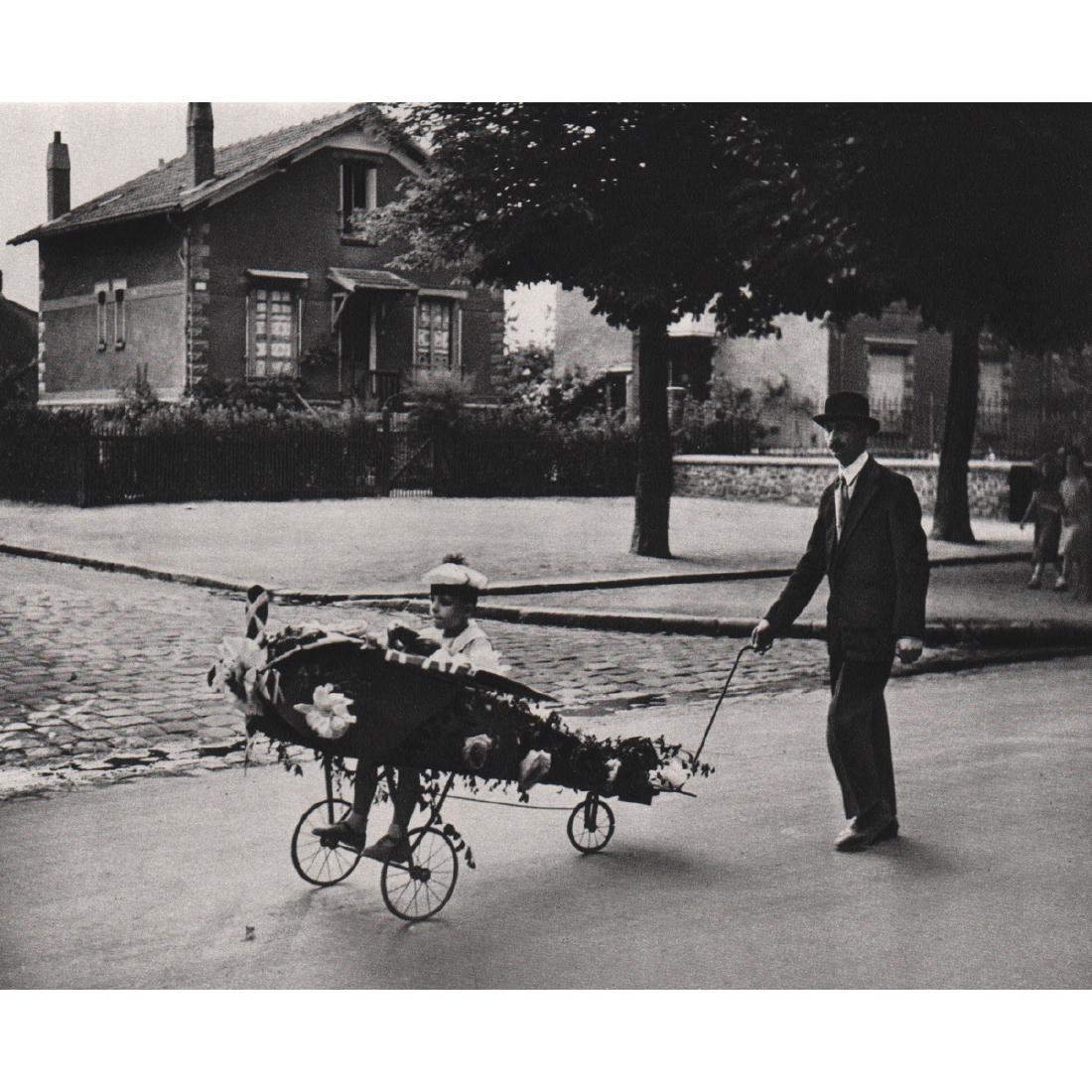 ROBERT DOISNEAU - Daddy's Plane, 1934: Artist: ROBERT DOISNEAU Print Title: Daddy's Plane, 1934 Medium: Sheet-fed Gravure Printing Date: 1970's Printed in France Image Size: 7 x 5.5 inches Robert Doisneau (1912-1994) was a French photograp