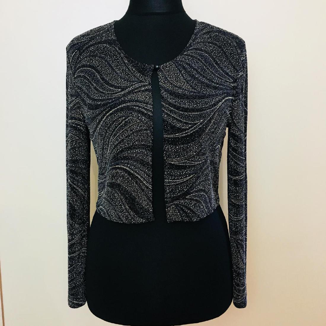 Women's Caramel Moda Designer Jacket Blazer: Women's Caramel Moda Designer Jacket Blazer Vintage 77% Nailon 15% Metall 8% Spandex US 10 Armpit to Armpit: 19.5 in. Sleeve from shoulder seam: 23 in. total length: 15.5 in. Please note that this lot