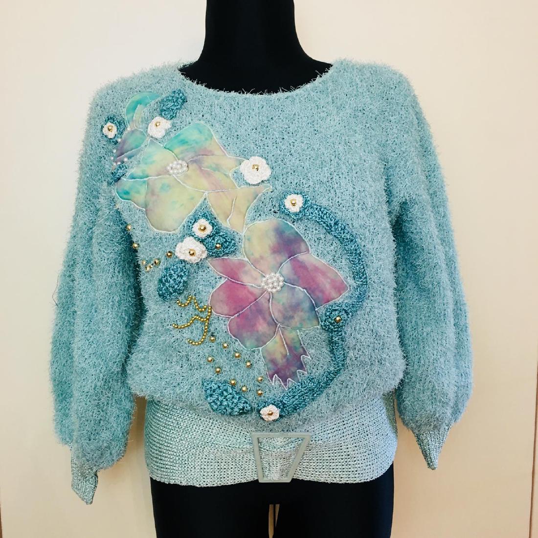 Vintage Women's Fluffy Sweater Jumper Size US 14: Vintage Women's Fluffy Sweater Jumper Size US 14 Vintage US 14 Armpit to Armpit: 23 in. Sleeve from shoulder seam: 17 in. total length: 24.5 in. Please note that this lot has a confidential reserve. W