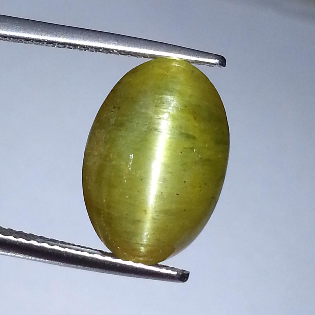 Excellent Natural Apatite cat's Eye - 12.30 ct: No Reserve! Item: Excellent Natural Apatite cat's Eye - 12.30 ct Color/Clarity: Semi -Transparent Loose gemstone Carat Weight: 12.3 Size (mm): 15.40 x 10.75 x 9.03 Oval - Jharkhand No Reserve: This lo