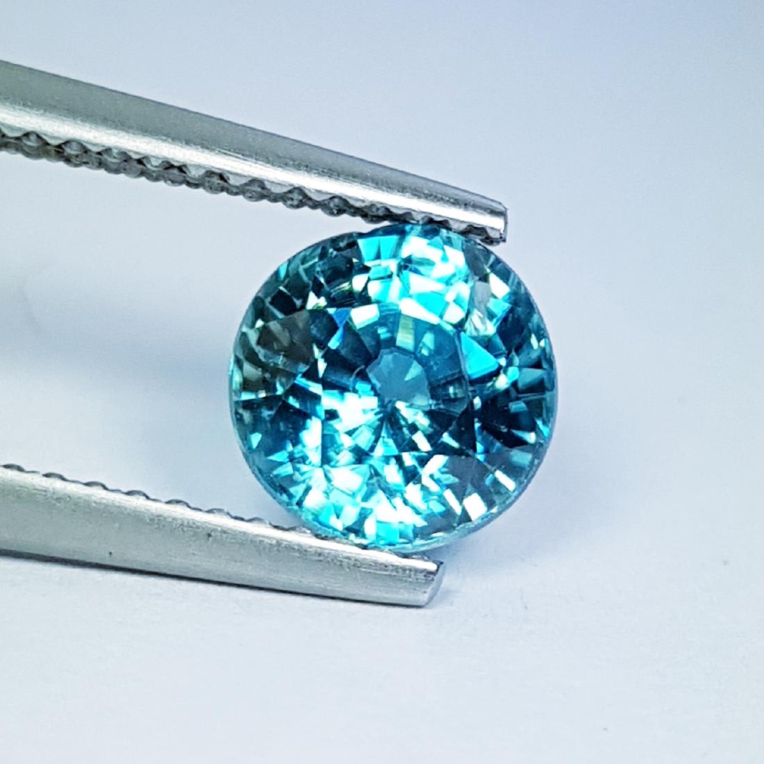 Marvelous Round Cut Natural Zircon - 2.28 ct: No Reserve! Item: Marvelous Round Cut Natural Zircon - 2.28 ct Color/Clarity: VVS Loose gemstone Carat Weight: 2.28 Size (mm): 6.90 x 6.90 x 4.90 Round - Cambodia No Reserve: This lot starts at $1 and