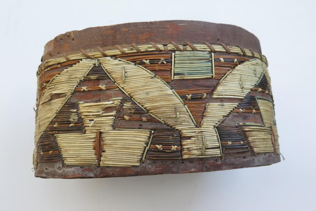 Quillwork Oval box (1 of 5)