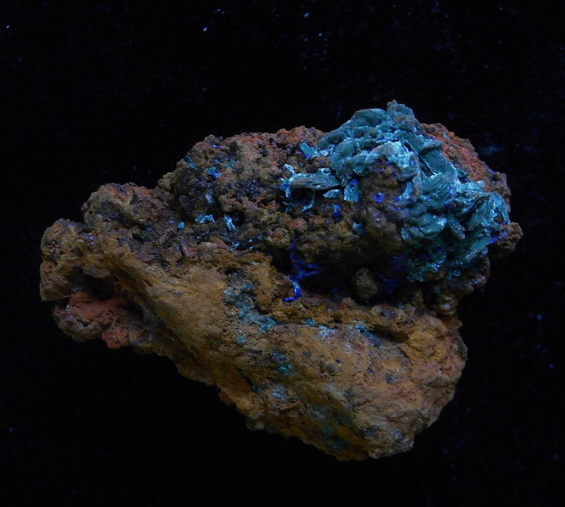 AZURITE & MALACHITE - COLORFUL COMBO: Title: AZURITE & MALACHITE - COLORFUL COMBO Origin: Toussit, Morocco Size: 3x2.5x2 cm / 15 gram colorful combination of malachite and azurite on red limonite matrix Please note that this lot has a con