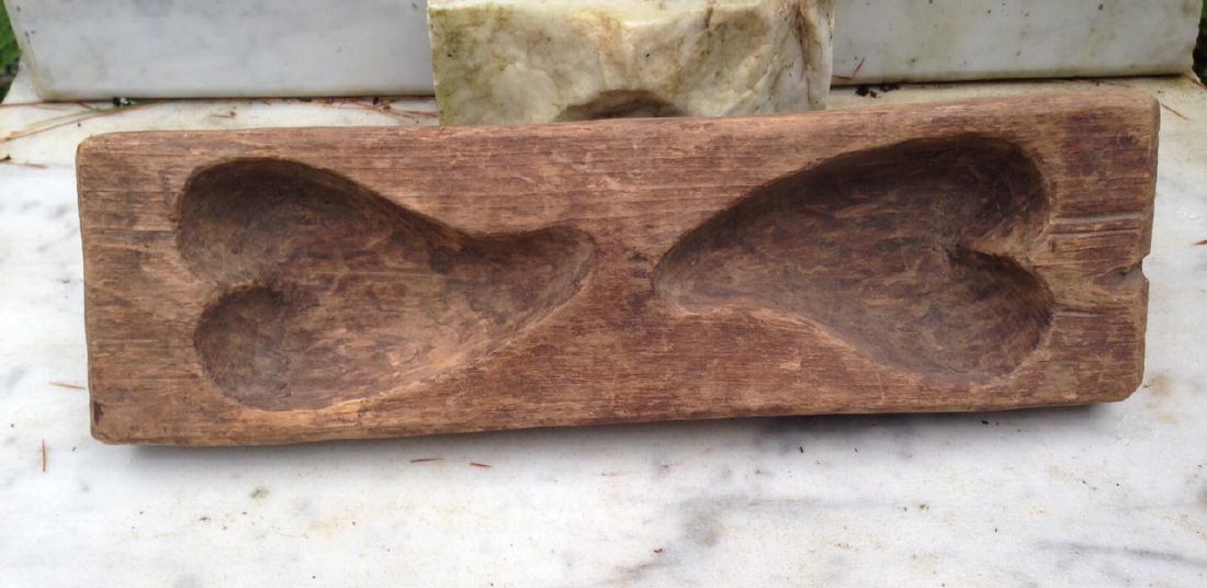 19thc carved wooden double heart mold in GC (1 of 7)
