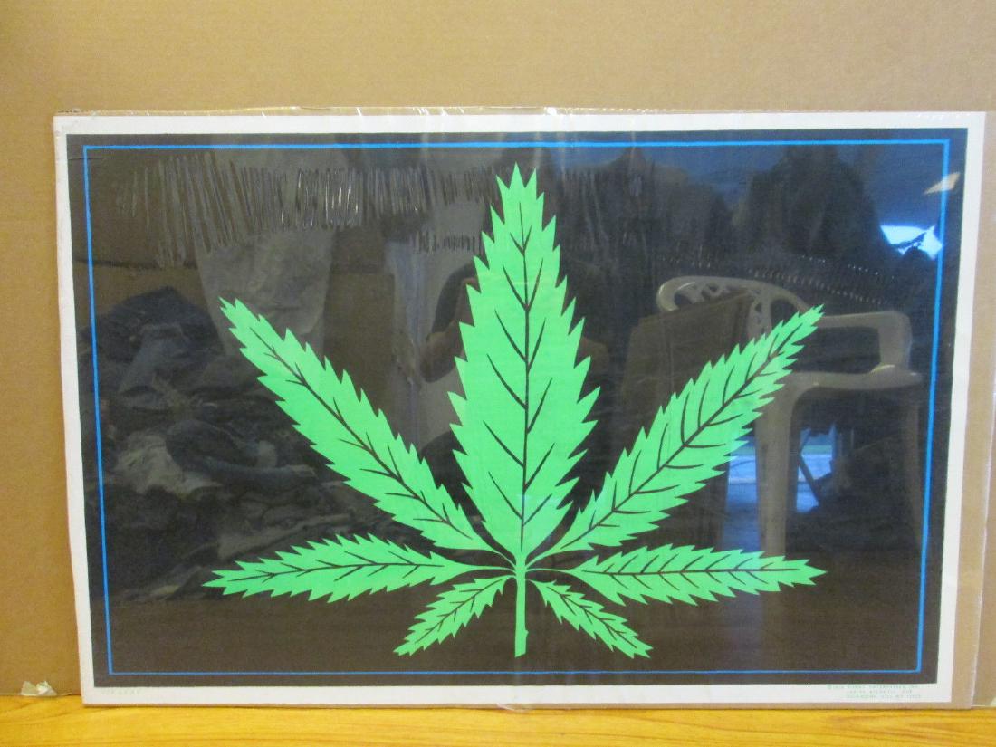 POT LEAF BLACKLIGHT POSTER (1 of 3)