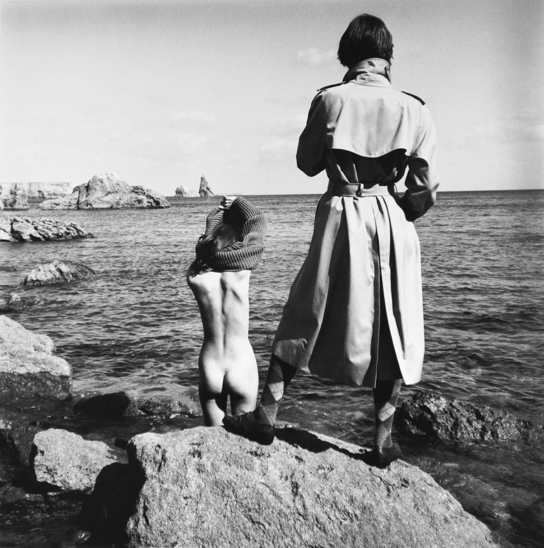 DAVID BAILEY - Burberry in Wales, Vogue 1984: Artist: David Bailey Title: Burberry in Wales, Vogue 1984 Date Printed: 1999 Medium: Photolithograph Scheufelen 250 g/m2 Printer Location: Printed in Berlin 1999 -Vogue Lumited EditionPrinted in Berli