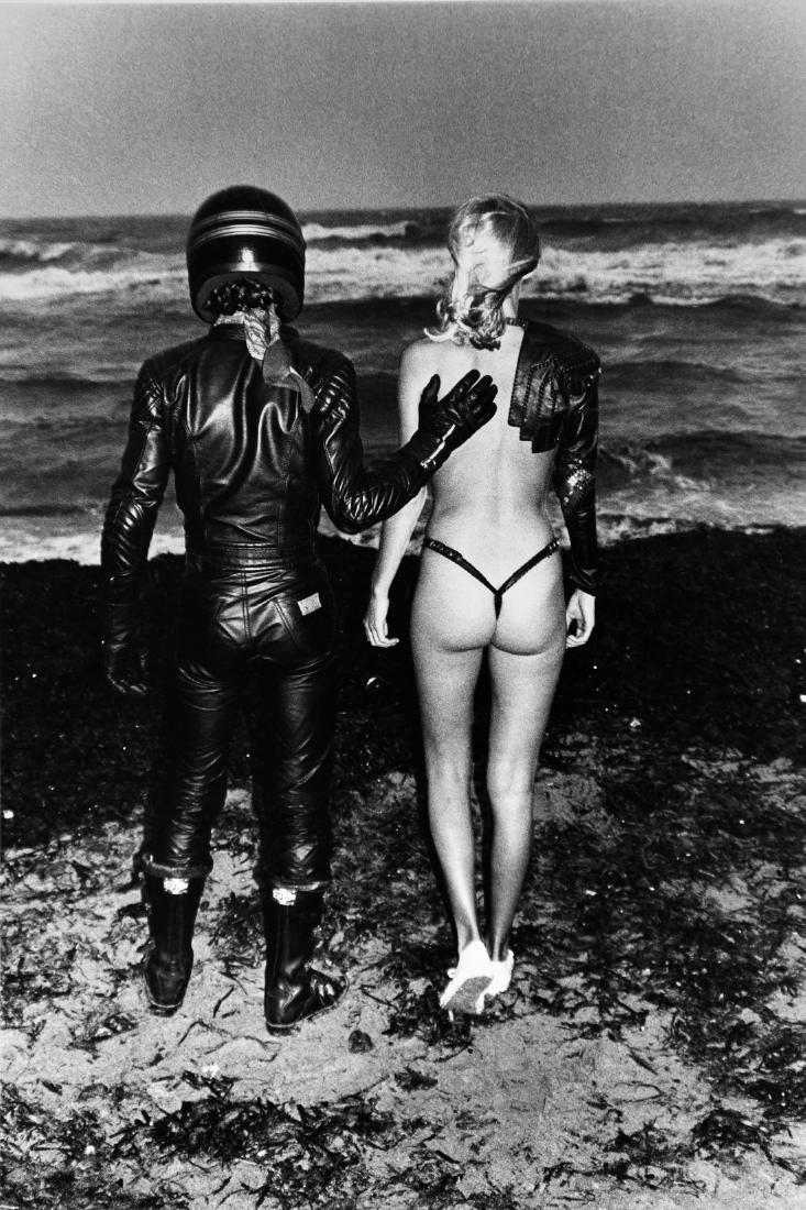 HELMUT NEWTON - Die Kunst des Untertauchens, Vogue 1982 (1 of 1)