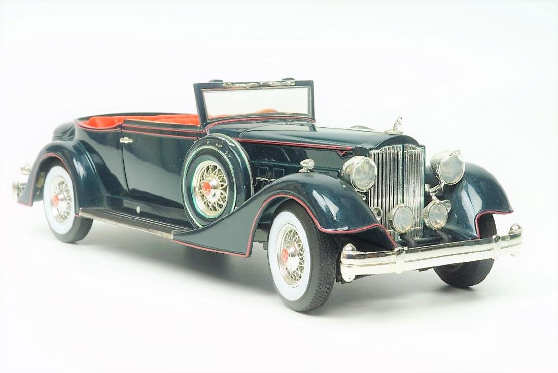 Model Car Anson Packard Cabrio Sedan 1934 Green 1/18 (1 of 10)