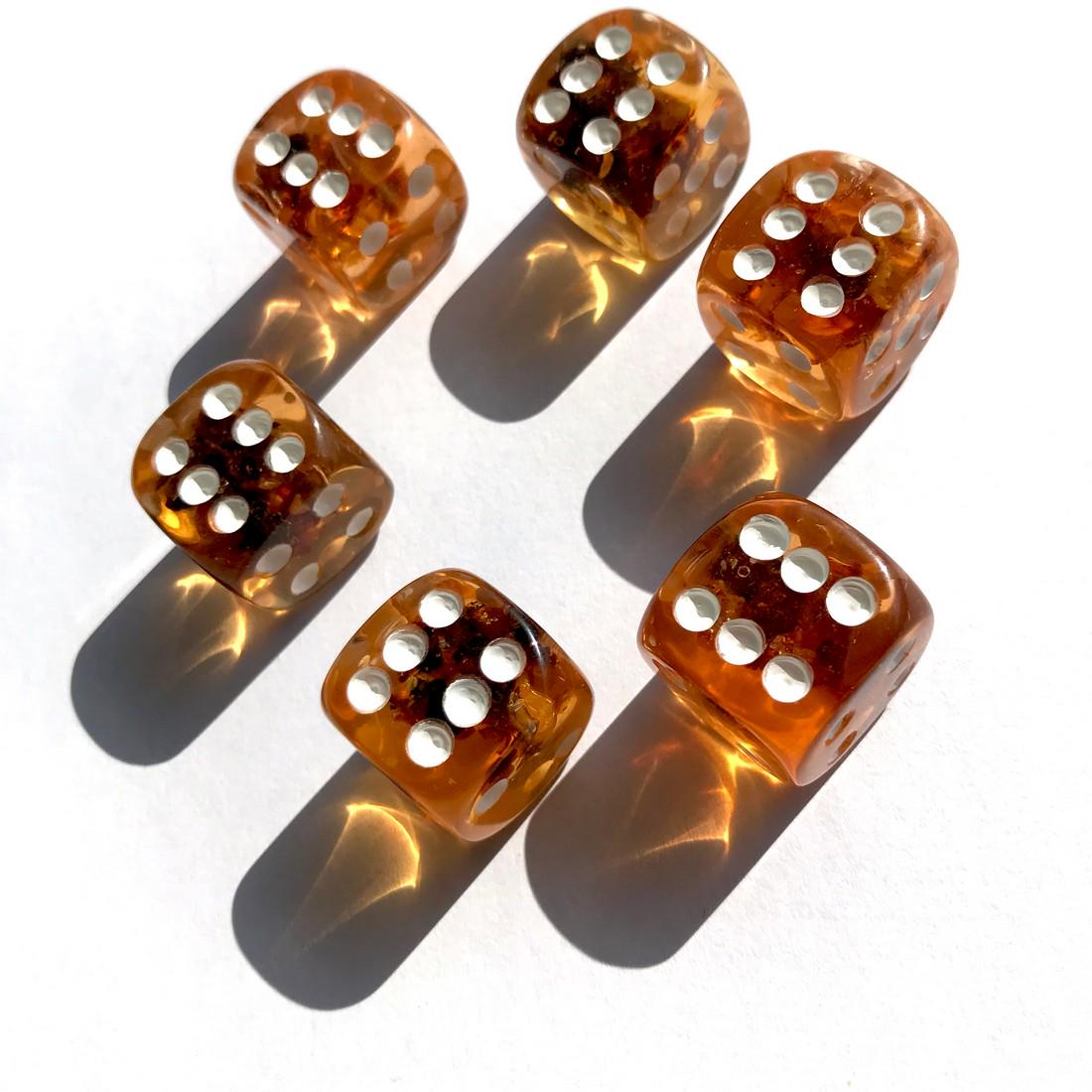 Baltic amber handcarved game dices 6pcs 17.5mm 32.6 gr: Item: Baltic amber handcarved game dices 6pcs 17.5mm 32.6 gr Gemstone: Baltic amber Weight: 32.6 grams Size: 17.5x17.5x17.5 mm colour: honey with inserts, white dots Reserve: $70.00 Shipping: Worldw