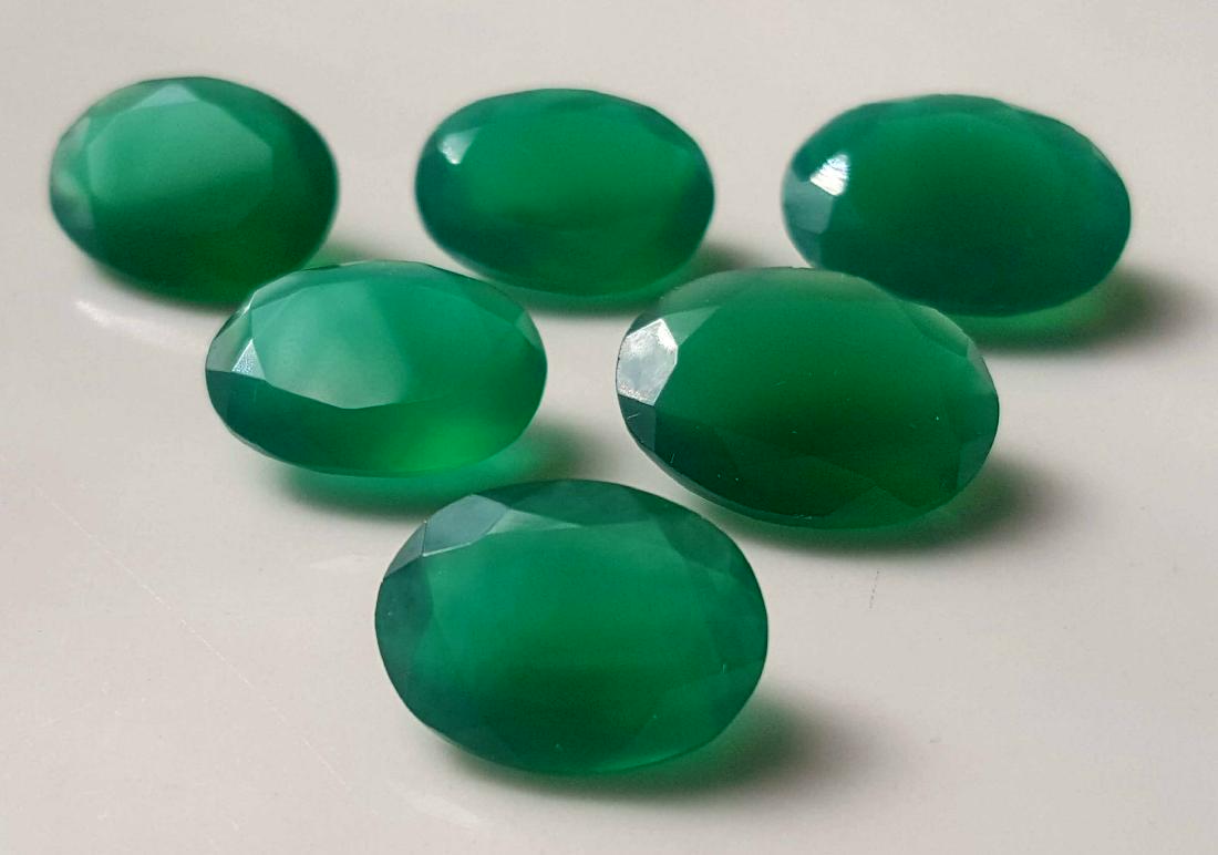 50 CARATS EMERALD GREEN NATURAL CHALCEDONY LOT: Reserve Reduced! Item: 50 CARATS EMERALD GREEN NATURAL CHALCEDONY LOT Origin: PAKISTAN Carat Weights: 50 CARATS 50 CARATS EMERALD GREEN NATURAL CHALCEDONY LOT Reserve: $120.00 Jasper52 negotiates the