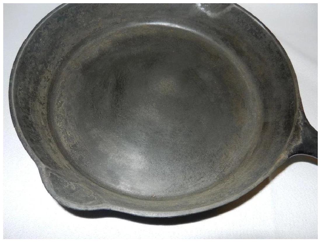 Vintage Wagner Ware Cast Iron Skillet (1 of 5)