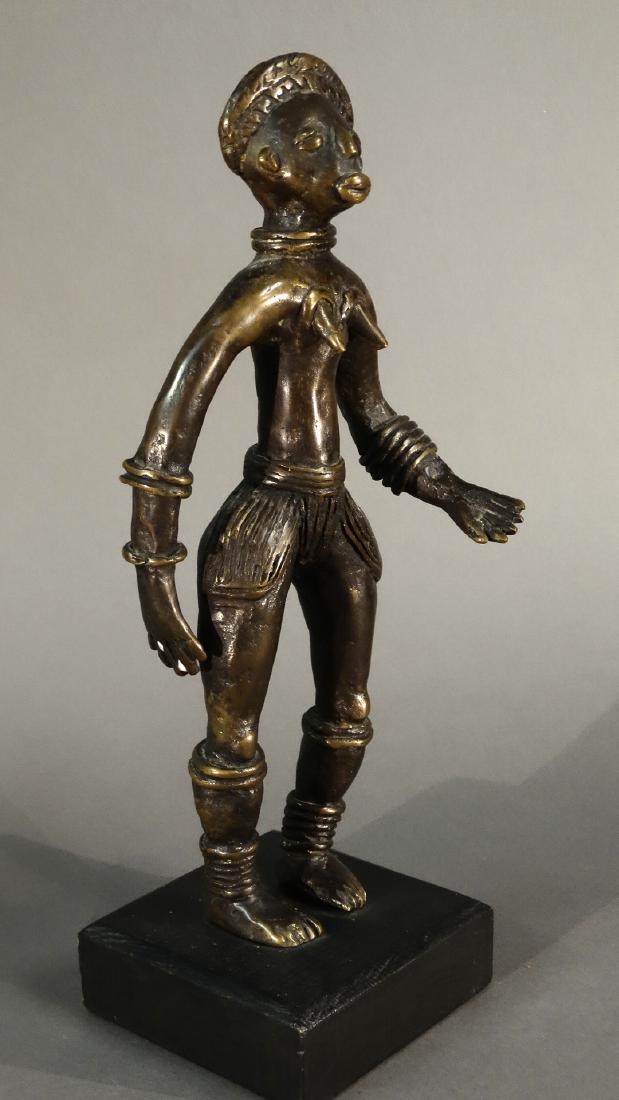 Bronze Dan motherhood altar statue on a wooden base - (1 of 14)