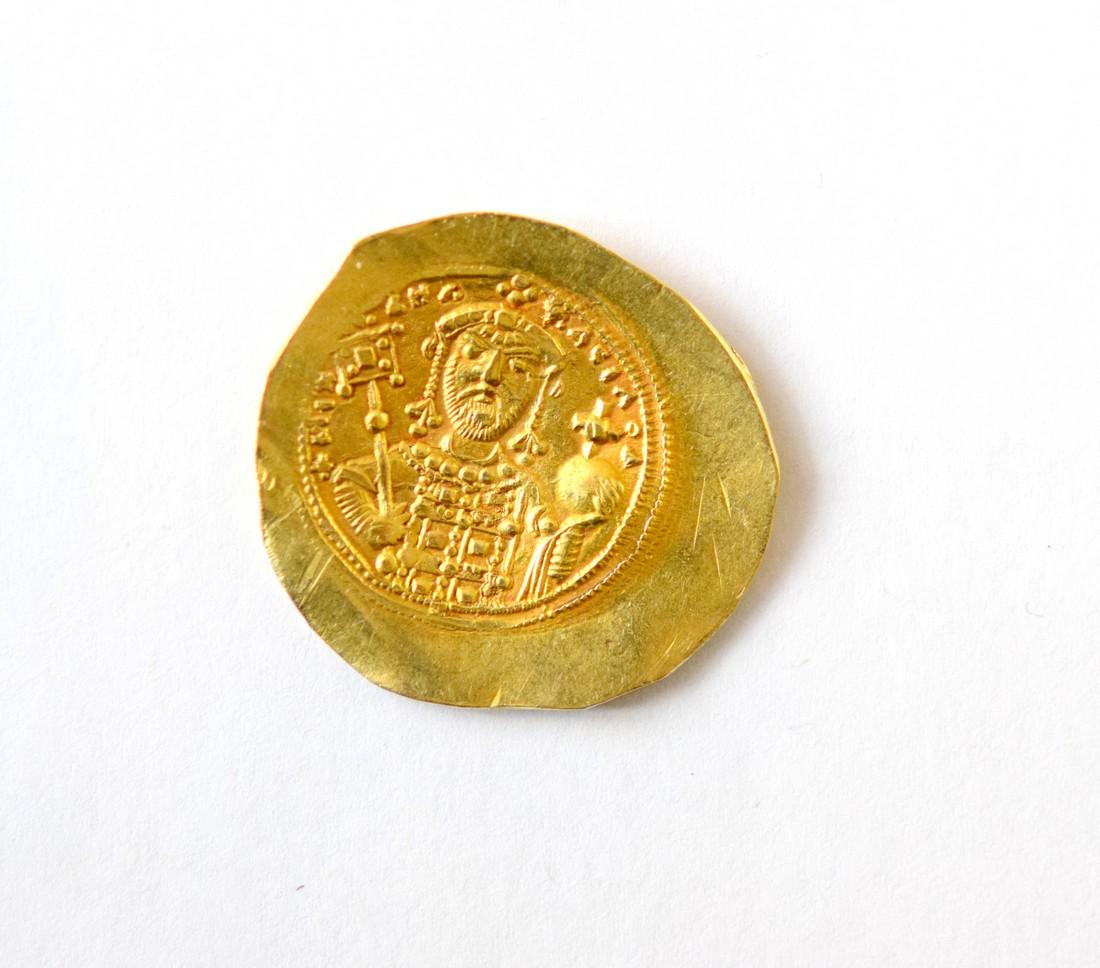 Constantine IX Monomachus. 1042-1055. AV Histamenon (1 of 2)