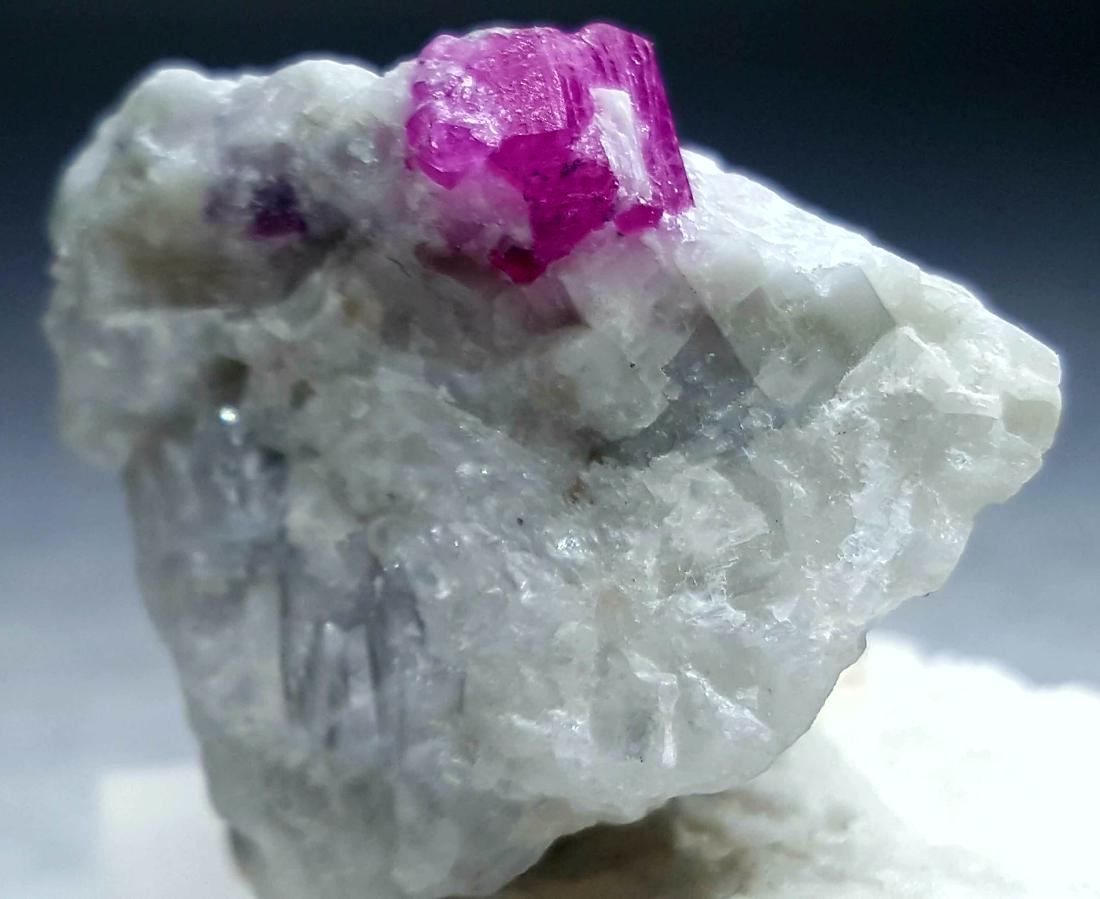 57.5 CARATS AMAZING NATURAL RUBY SPECIMEN (1 of 2)