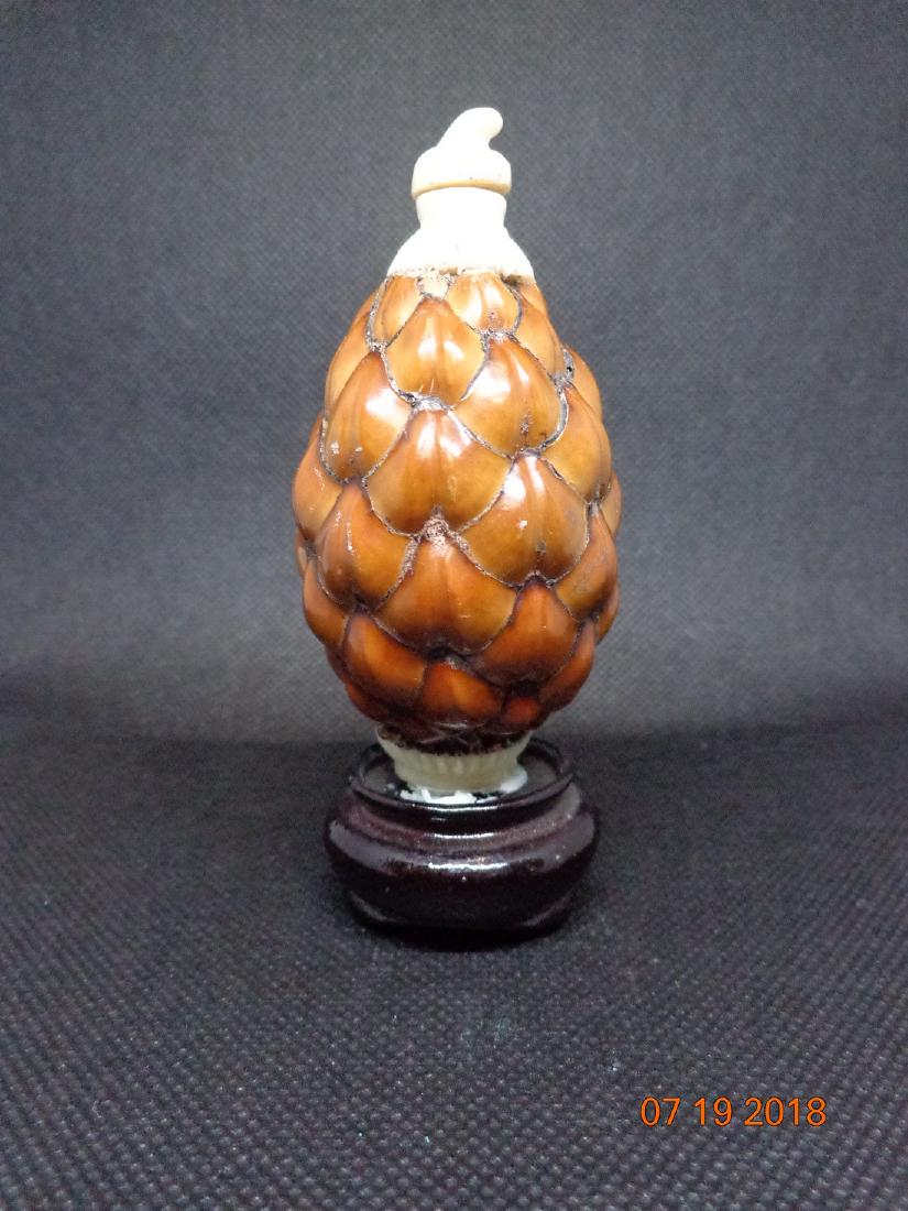 Vintage Chinese Pine Cone Snuff Bottle (1 of 6)