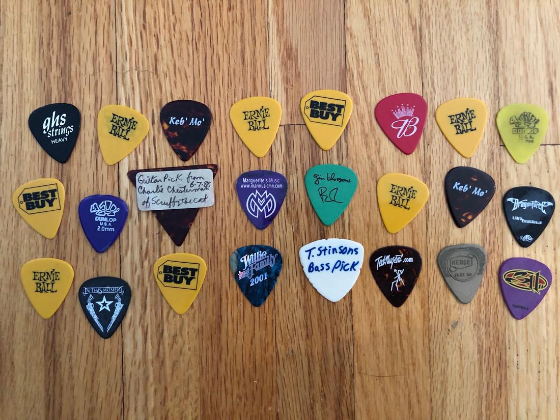 VINTAGE GUITAR PICK COLLECTION (1 of 1)