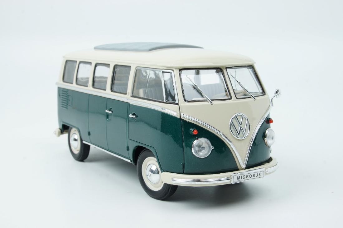 Welly Volkswagen T1 Camper 1963 Green 1/18 (1 of 10)