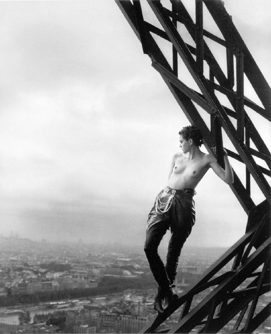 PETER LINDBERGH - Mathilde, Tour Eiffel, Paris, 1989 (1 of 1)