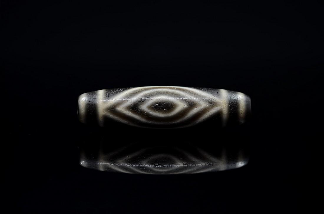 Tibet's two huge eyes agate dZi - Himalayas culture (1 of 9)