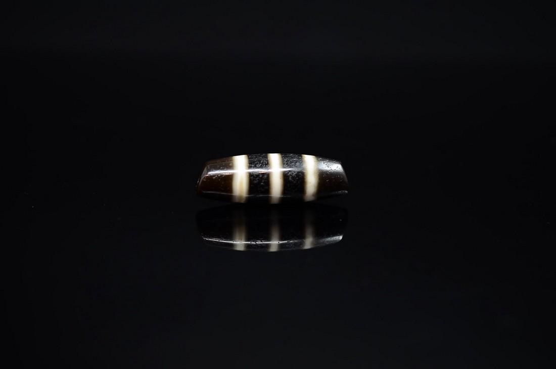Tibet's third-line black and white agate dZi - (1 of 6)