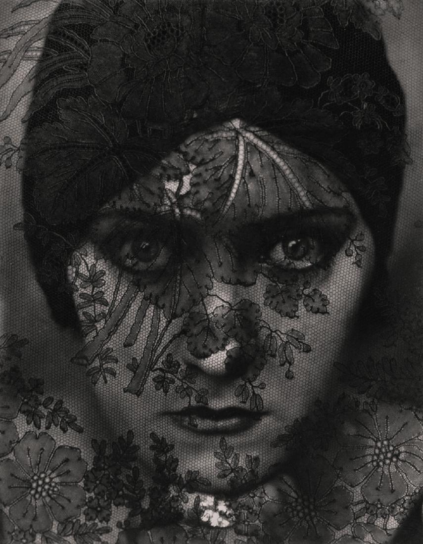 EDWARD STEICHEN - Gloria Swanson, 1924: Artist: Steichen, Edward Title: Gloria Swanson, 1924 Medium: Photo Litho, 1989, USA Dimensions: 4.9x6.4" Heat Wax Mounted on 8.5x11" Conservation Board Edward Steichen was born in Luxembourg but is be