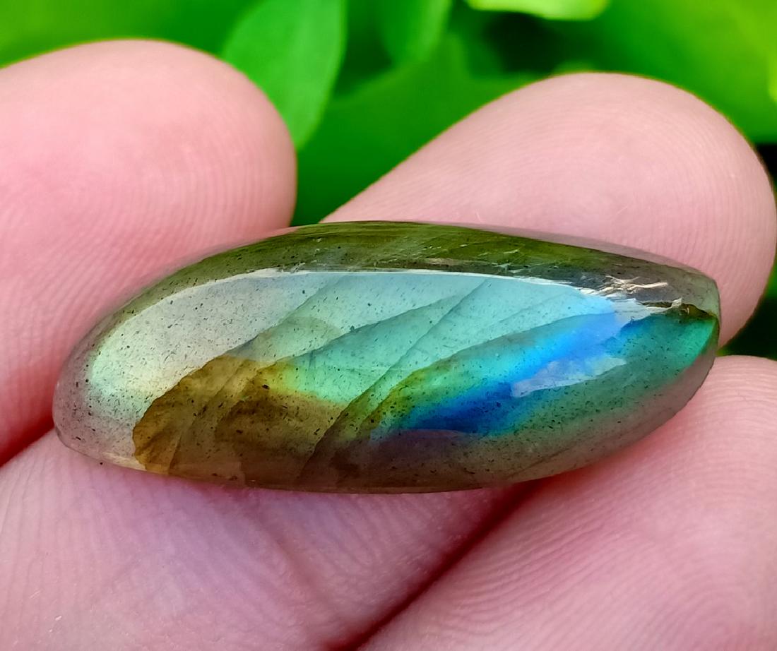 14.10 ct Gorgeous Natural Labradorite ~ Africa: No Reserve! Title: 14.10 ct Gorgeous Natural Labradorite ~ Africa Color/Clarity: None Gemstones: Labradorite Carat Weights: 14.10 Carat Size/Dimensions: 26x11x6 mm Origin: Africa Treatment: Natural
