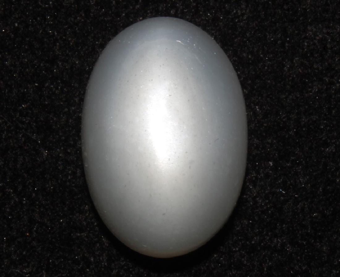 19.5 Ct Natural Moonstone: No Reserve! "Gemstone : Moonstone Origin: Africa Weight: carats Dimensions: 18.5x12.8x11.6 mm Shape : Oval Cabochon Colour: White with Silky flash Transparency: Translucent Clarity: No inclusion visib
