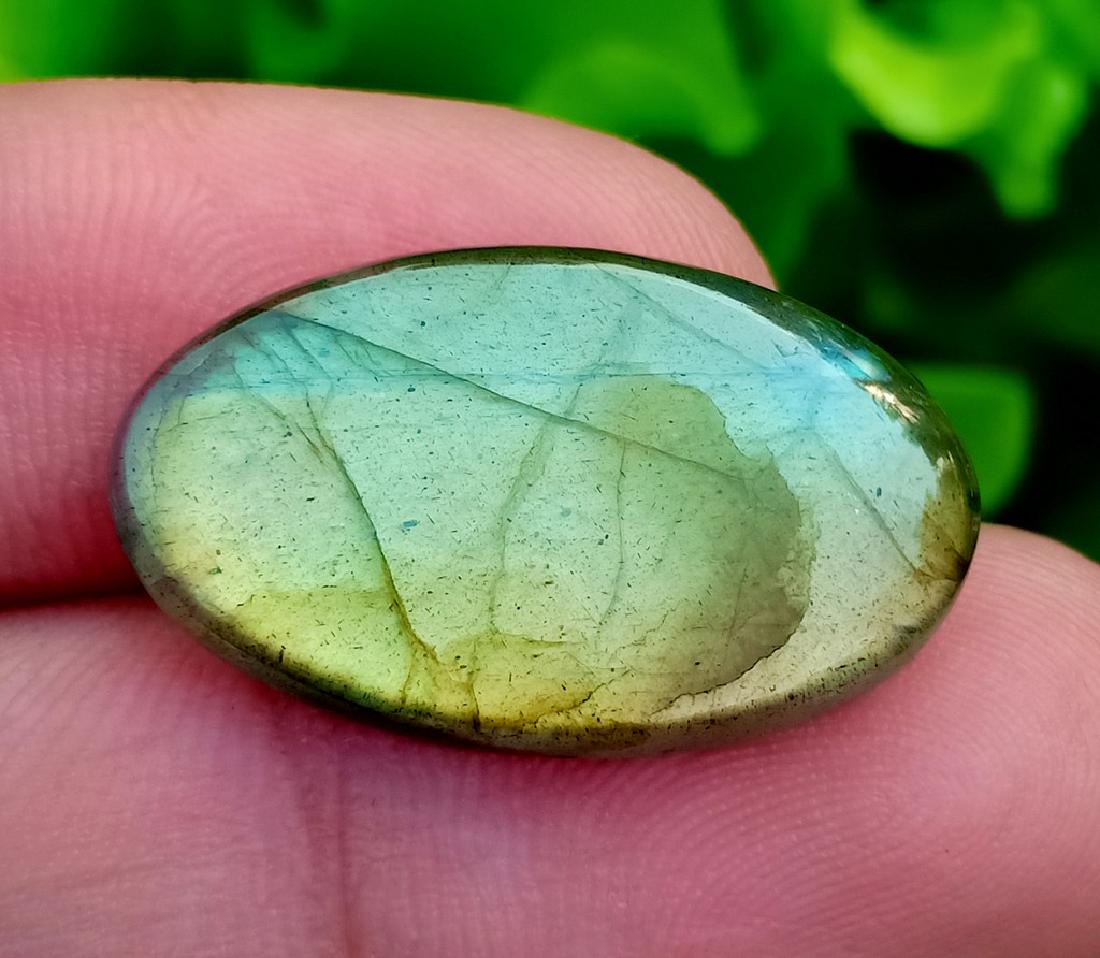16.70 ct Beautiful Natural Labradorite Cab~ Africa: No Reserve! Title: 16.70 ct Beautiful Natural Labradorite Cab~ Africa Color/Clarity: None Gemstones: Labradorite Carat Weights: 16.70 Carat Size/Dimensions: 24x14x5 mm Origin: Africa Treatment: Natura