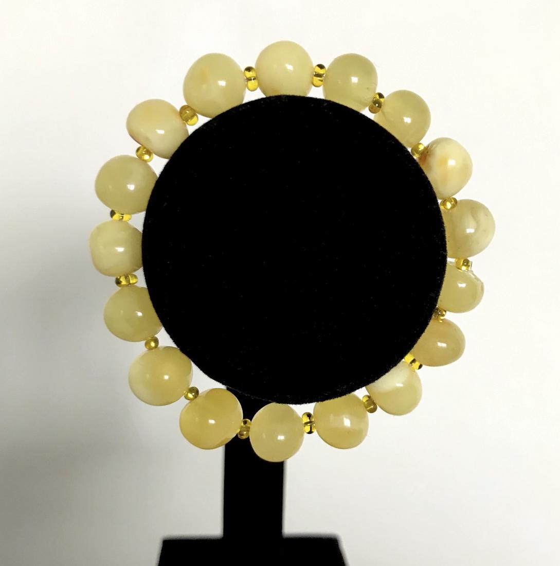 Bracelet with white Baltic amber beads (1 of 8)