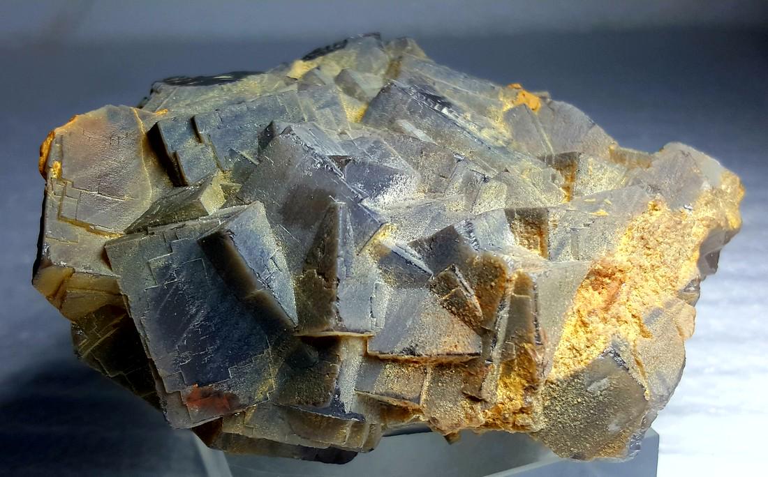 473.3 GRAMS TOP QUALITY NATURAL CUBIC FLUORITE SPECIMEN (1 of 2)