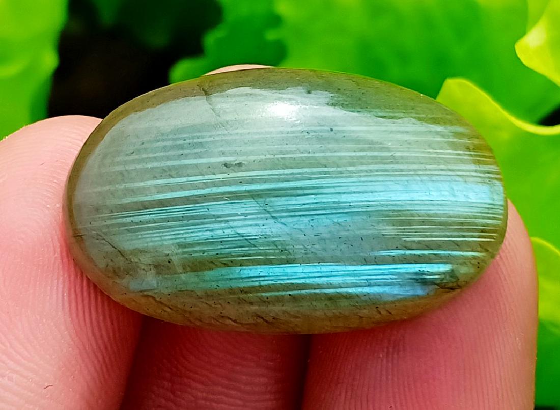 28.20 ct Gorgeous Natural Labradorite Cab~: No Reserve! Reserve Reduced! Title: No Reserve 28.20 ct Gorgeous Natural Labradorite Cab~ Africa Color/Clarity: None Gemstones: Labradorite Carat Weights: 28.20 Carat Size/Dimensions: 28x18x7 mm Origi