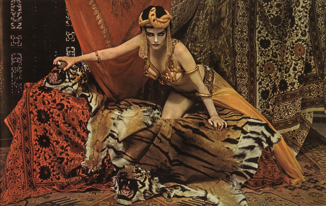 RICHARD AVEDON - Marilyn Monroe, as Theda Bara (1 of 1)