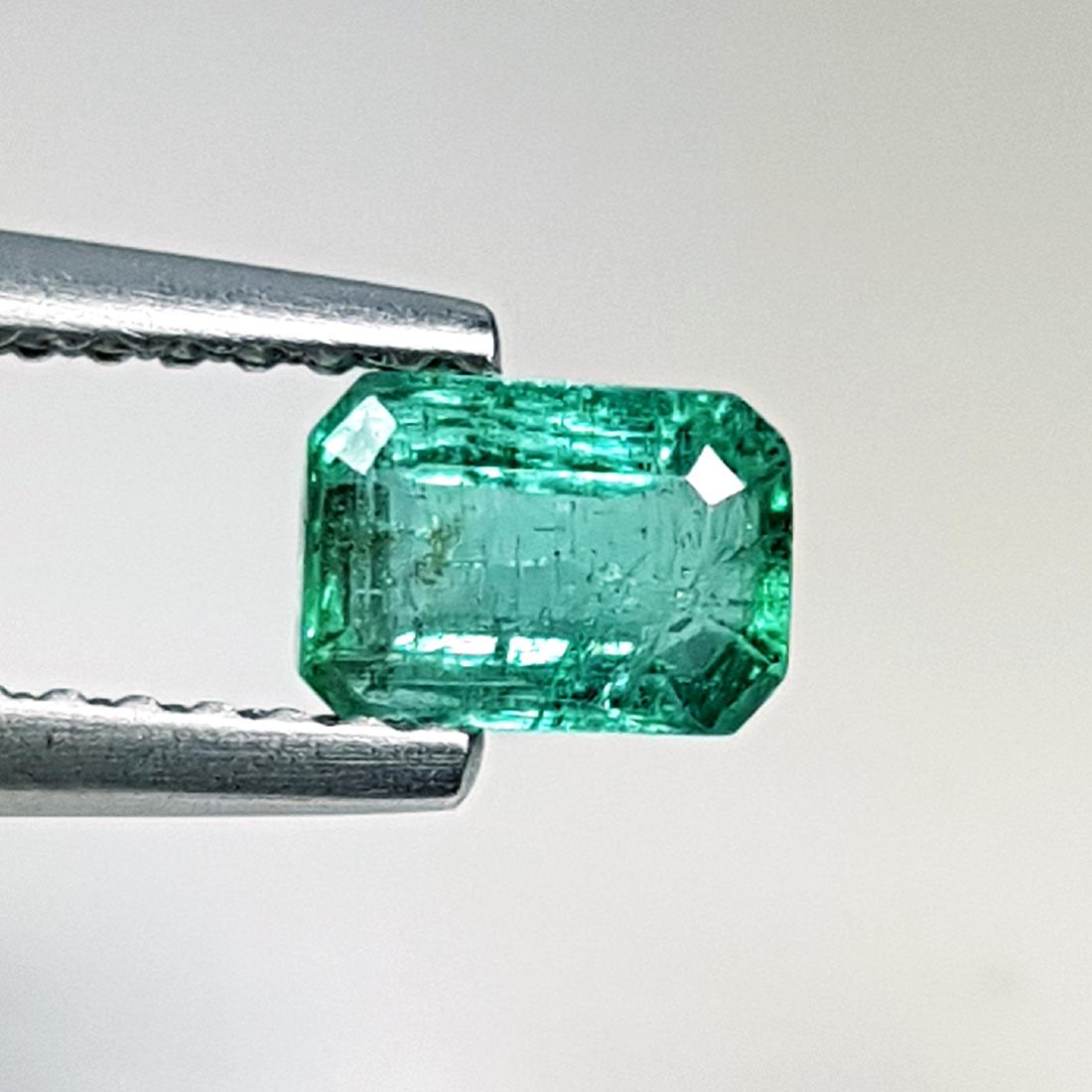0.61 ct Beautiful Gem Natural Emerald (1 of 4)