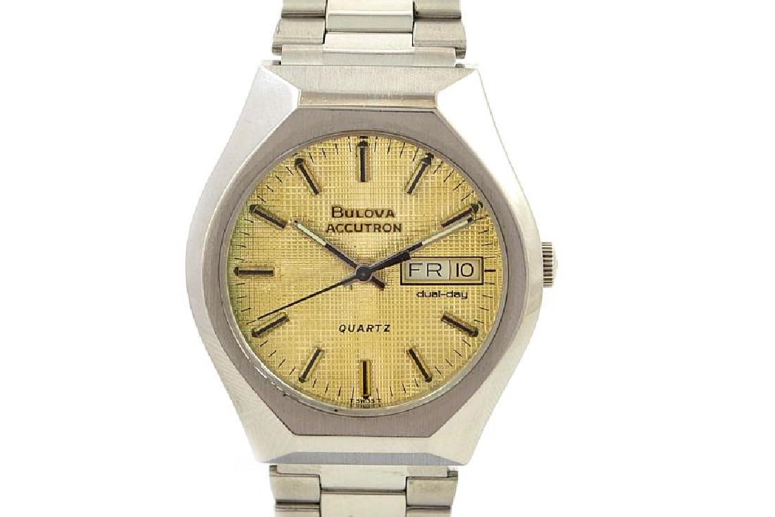 Vintage Bulova Accutron Dual Day Mens Stainless Steel: Title: Vintage Bulova Accutron Dual Day Mens Stainless Steel Quartz Watch Date: 1977 Model: Accutron Movement: quartz Functions: time and date/day Case Metal: stainless steel Case Size: 36x40mm Diamon