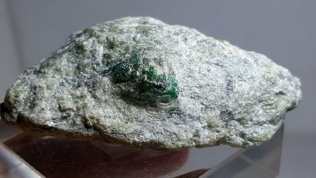 93.4 GRAMS AMAZING NATURAL EMERALD SPECIMEN (1 of 2)