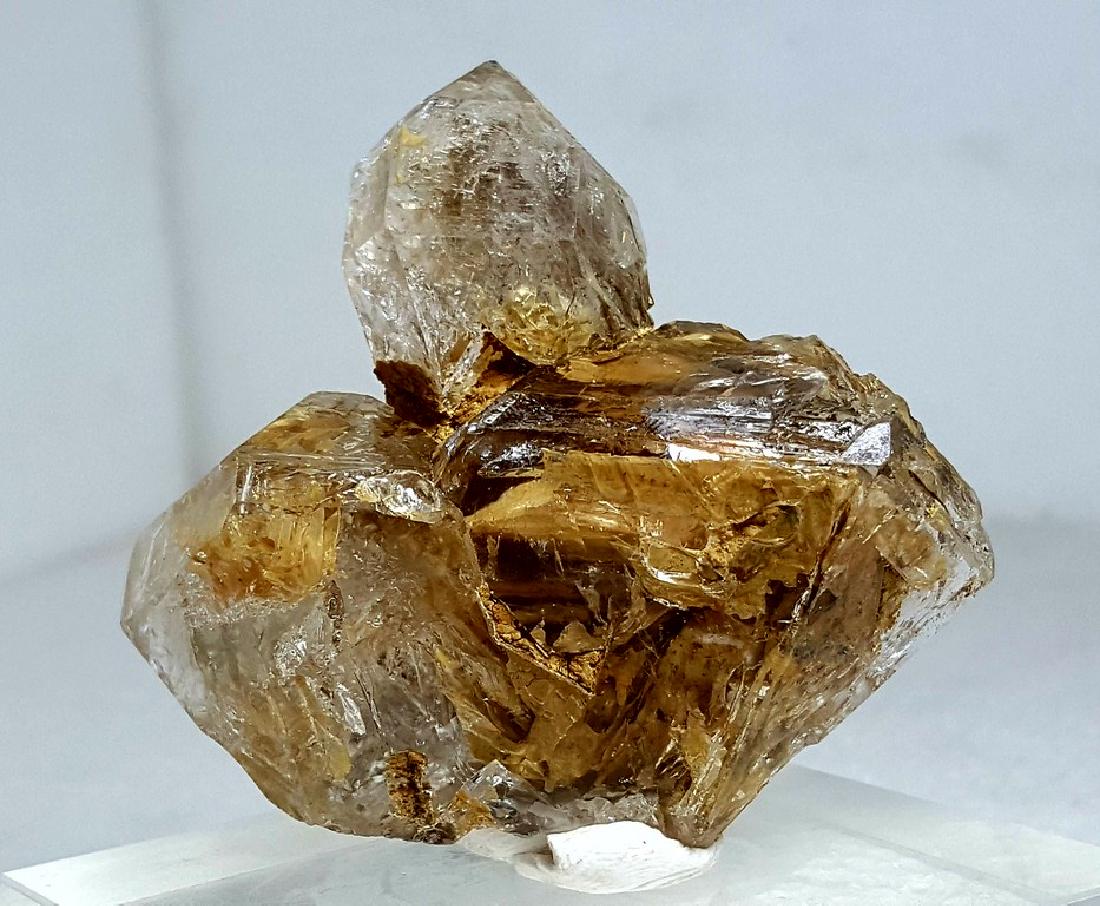 88.4 GRAMS TOP QUALITY TERMINATED WINDOW QUARTZ WITH (1 of 2)